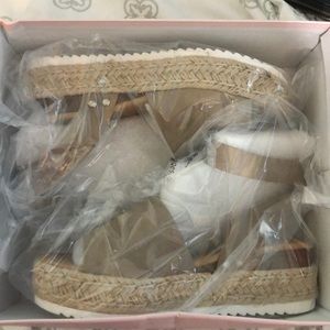 never worn nude platform sandals